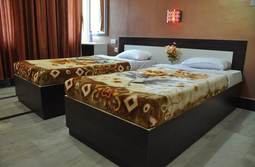 Hotel Kiran Palace Varanasi Zimmer foto